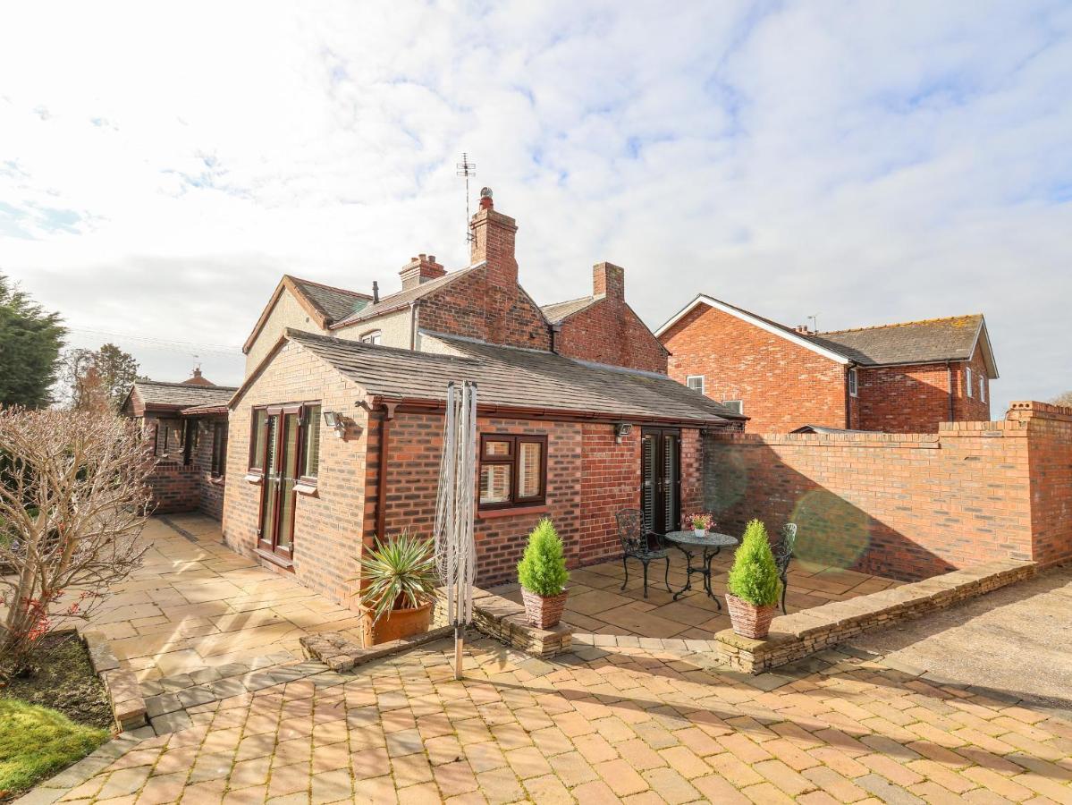 4 Green Farm Cottage Chester Bagian luar foto